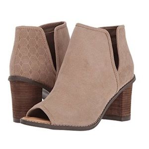 Dr. Scholl’s Postpone Ankle Bootie in Putty